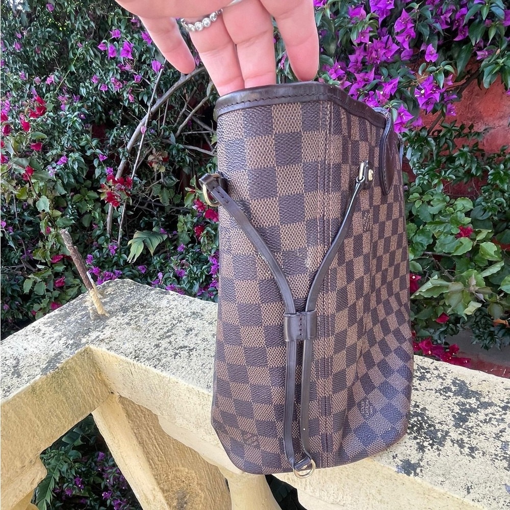 LOUIS VUITTON AUTHENTIC DAMIER EBENE GM - Picture 15 of 15